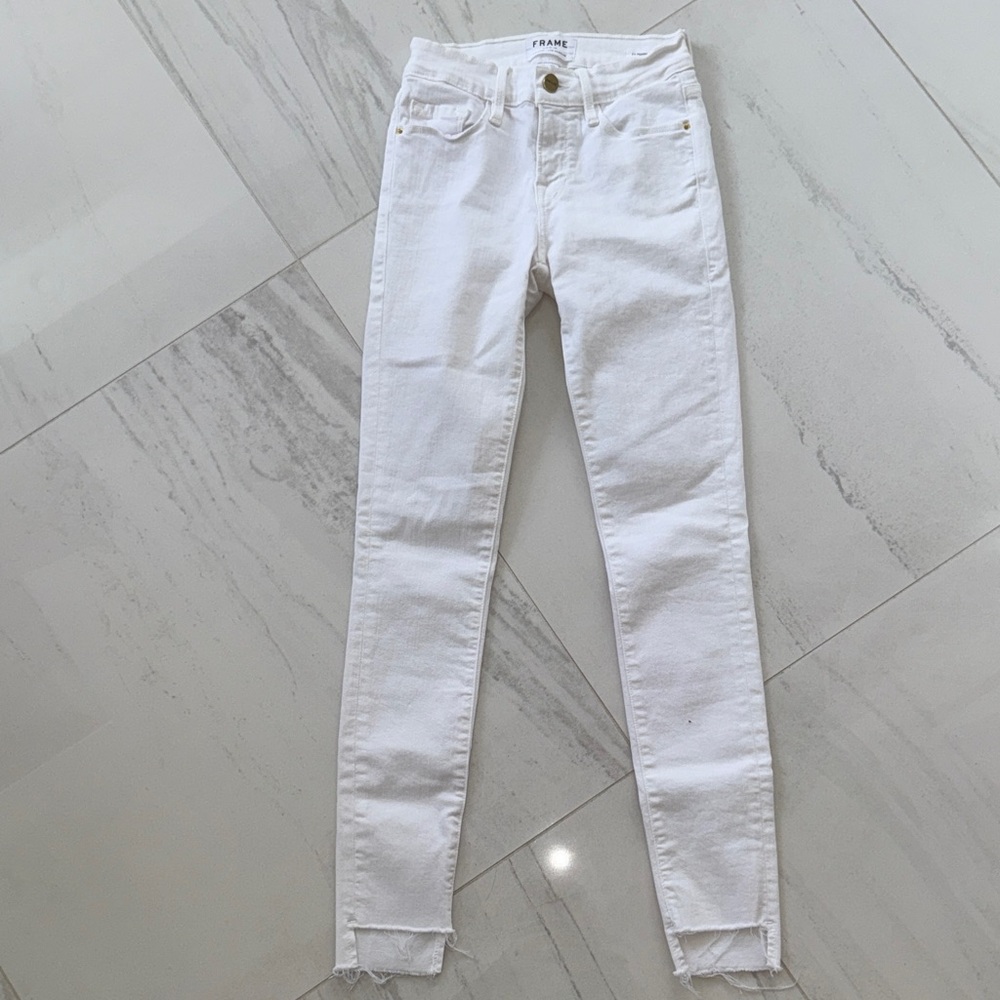 Frame Le Skinny De Jeanne Jean Size 23 Color White